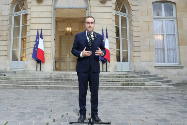 France’s New Prime Minister Resigns After 27 Days in Office