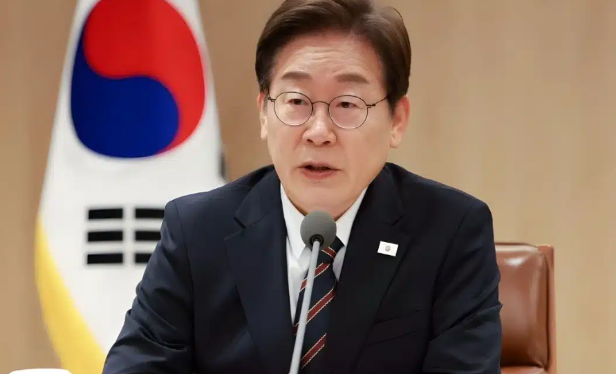 FSC Chairman Lee Eok-won announcing new preemptive crypto account freeze measures in South Korea.