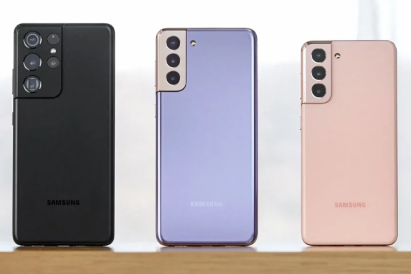 Samsung smartphones showcasing Gemini AI features during a technology presentation
